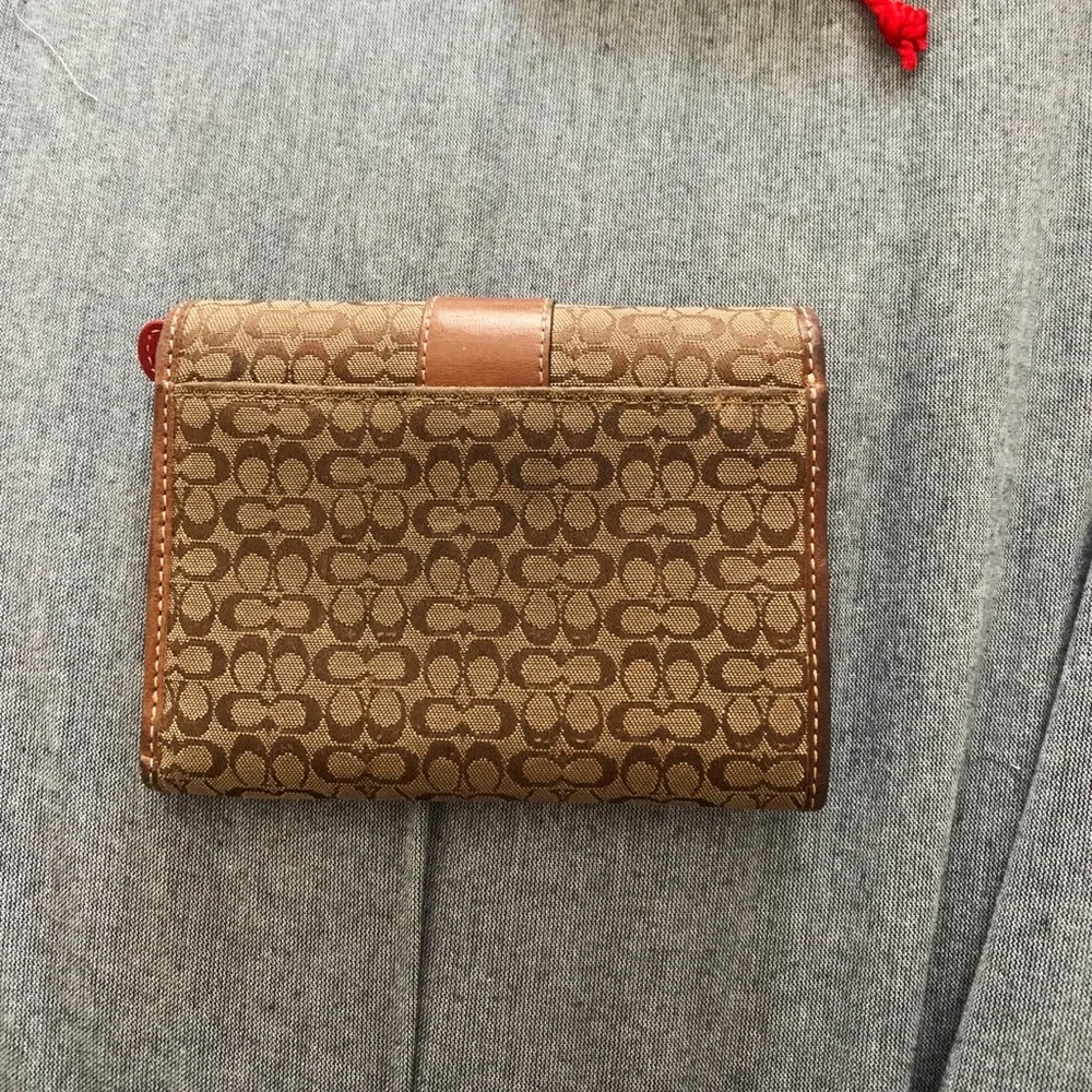 Vintage coach wallet with red interior - Picture 2 of 3